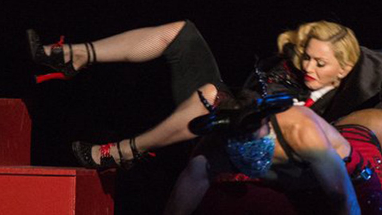 Madonna Falls On Stage During Performance | BRIT Awards 2015