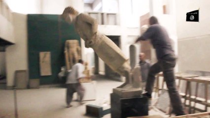 Djihadistes détruisent des statues dans un musée en Irak