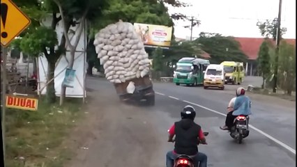 Dunya News - What Happens When Truck Is Overloaded?