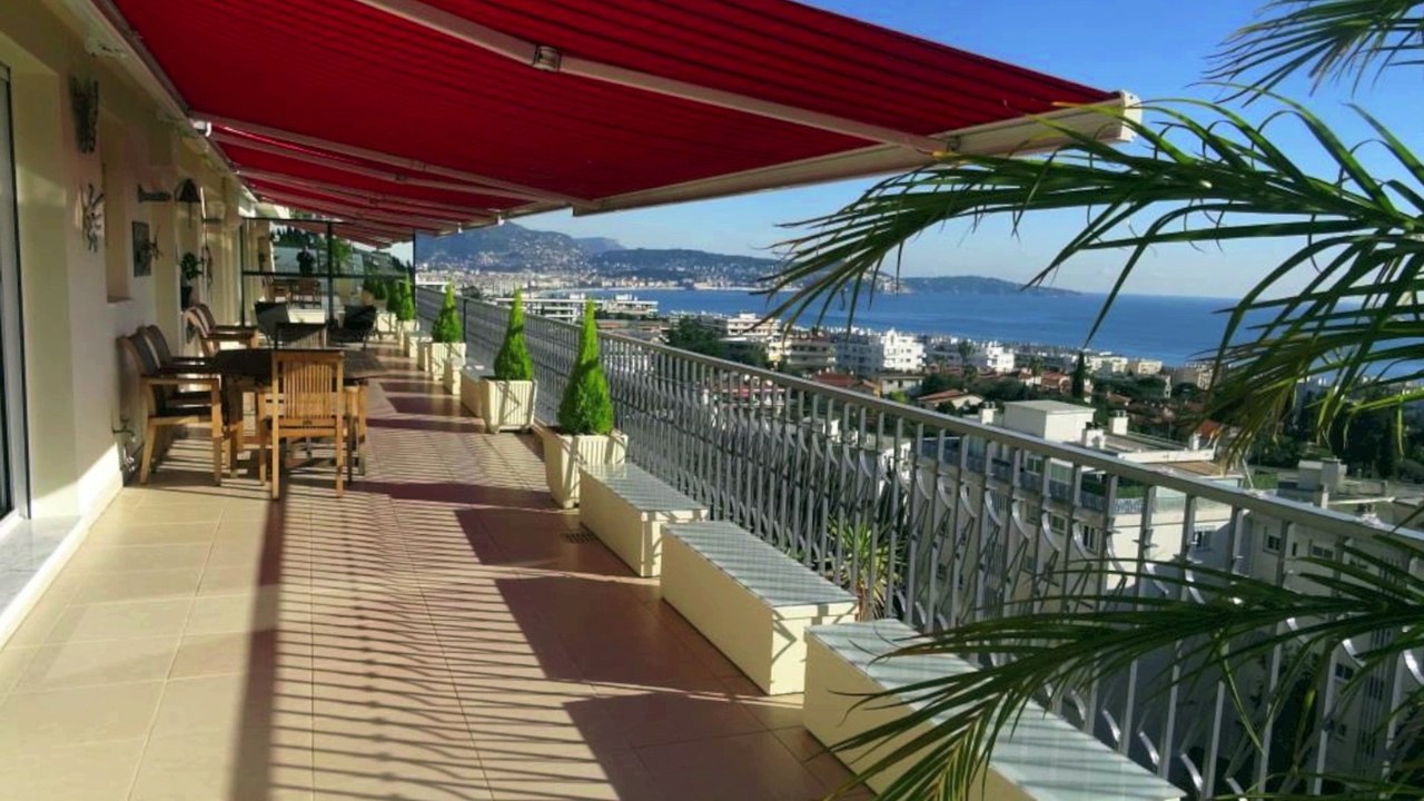 Nice Appartement  A VENDRE - 3 pièces d'exception 104 m² - Dernier étage - Vue Mer