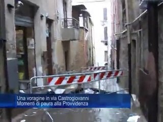 Una voragine in via Castrogiovanni Momenti di paura alla Provvidenza