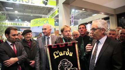 Salon de l'agriculture : Intronisation de Remy Branco dans la confrérie du Noir de Bigorre