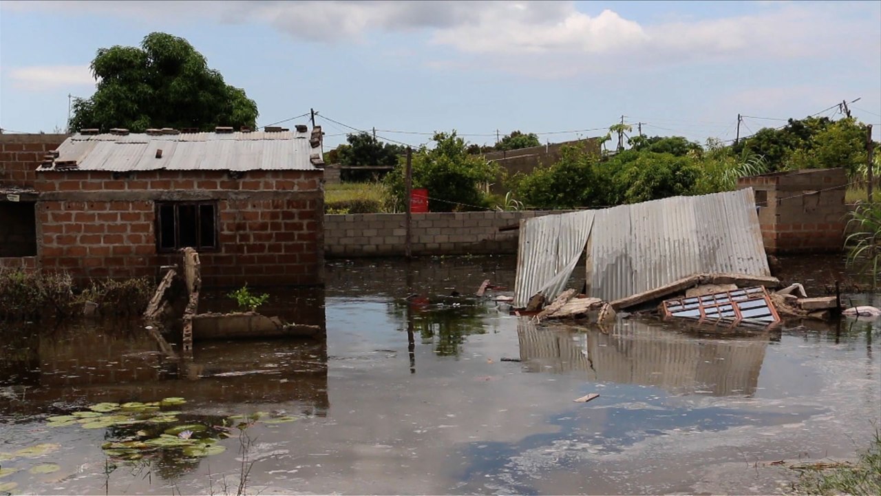 Au Mozambique, la prévention des inondations par la destruction des maisons