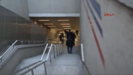 İzmir Metro'da Merdiven Kazası
