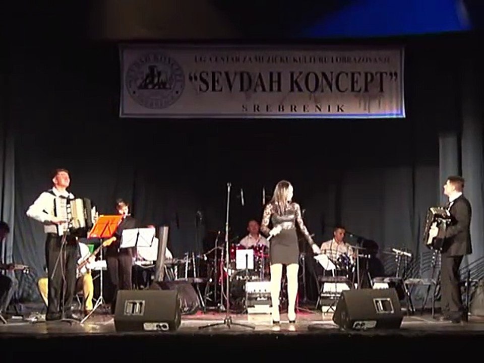 Lejla Zahirovic-Djevojka je zelen bor sadila