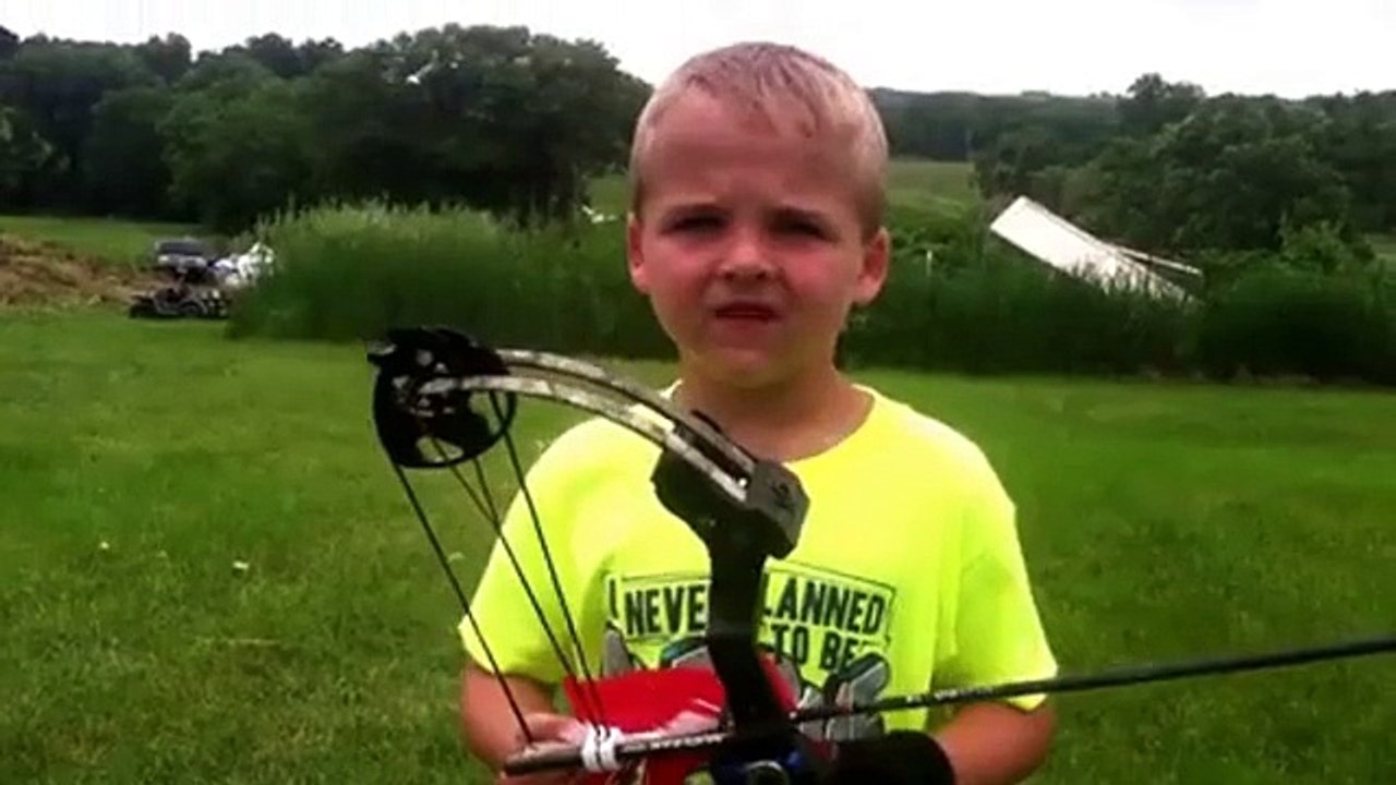 LITTLE KID MAKES IMPRESSIVE ARCHERY SHOT