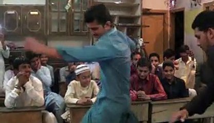 Kamran & Zia dance on jadoo jadoo