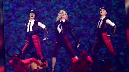 Madonna fait une mauvaise chute aux Brit Awards