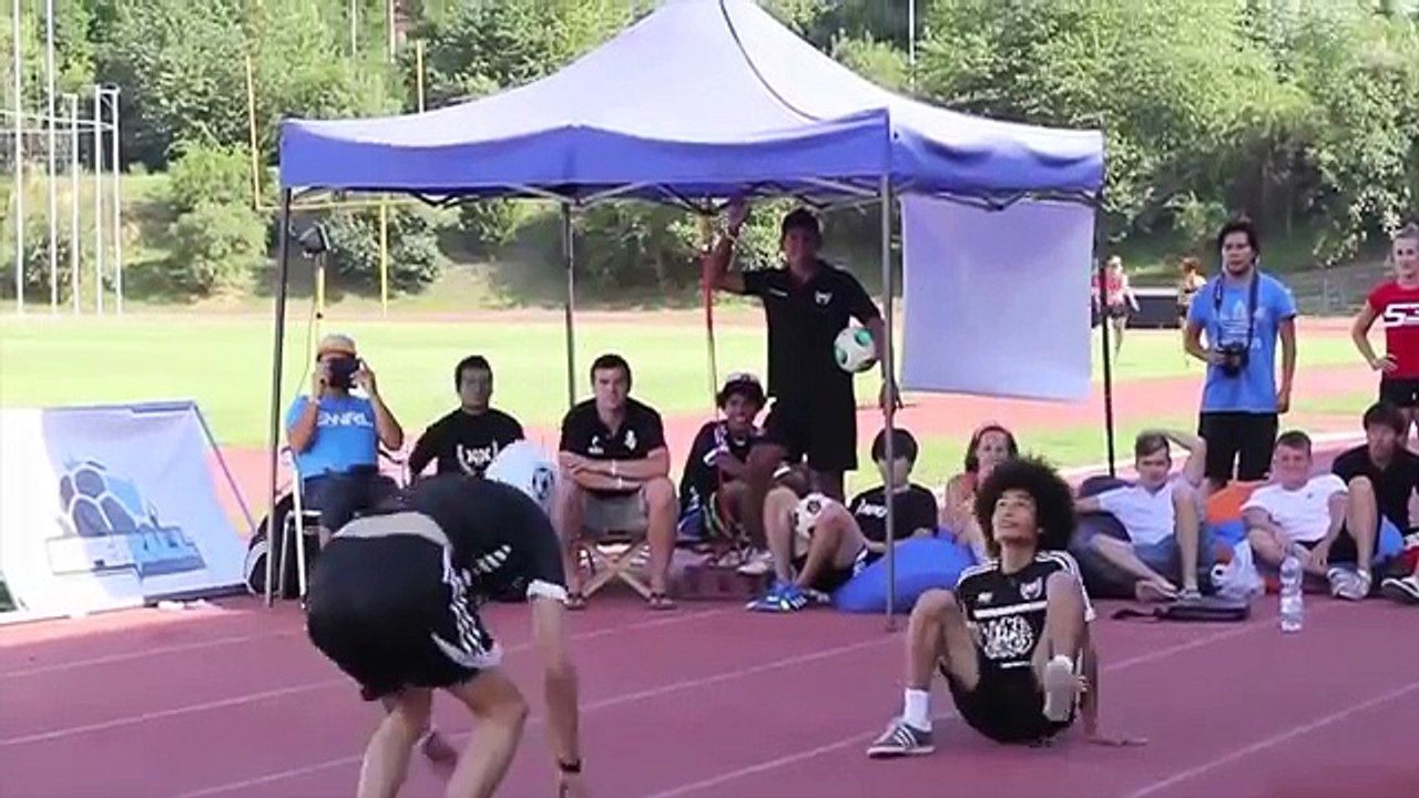 PEOPLE ARE AWESOME (Football - Soccer Edition)