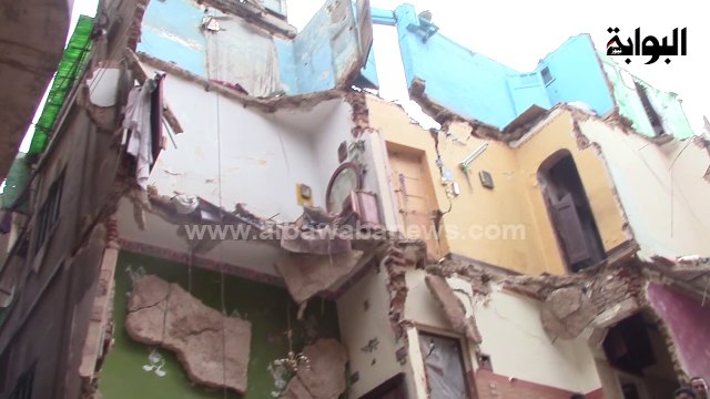 أهالي العقار المنهار ب الظاهر : مباني المباني آيلة للسقوط وحياتنا أصبحت في الشارع