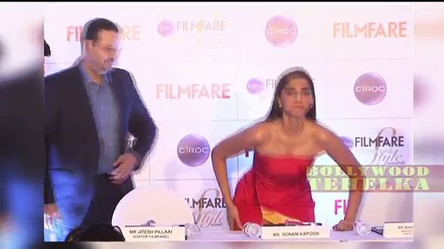 Sonam Kapoor Cleavage Expos Tightest Dress Ever at Ciroc Filmfare Glamour and Style Awards