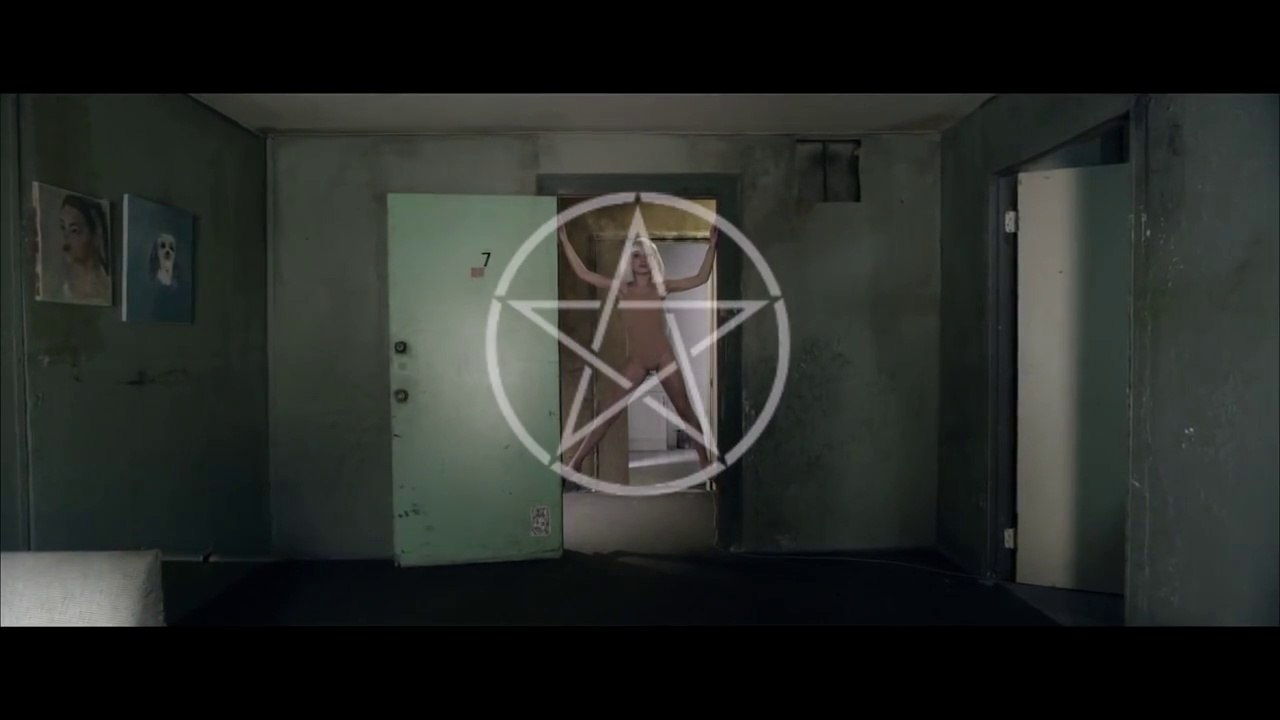 Y a-t-il un message "caché" derrière "Chandelier" (Sia) ?