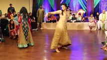 Pakistani Wedding Mehndi Dance at Mehndi Taan Sajdi