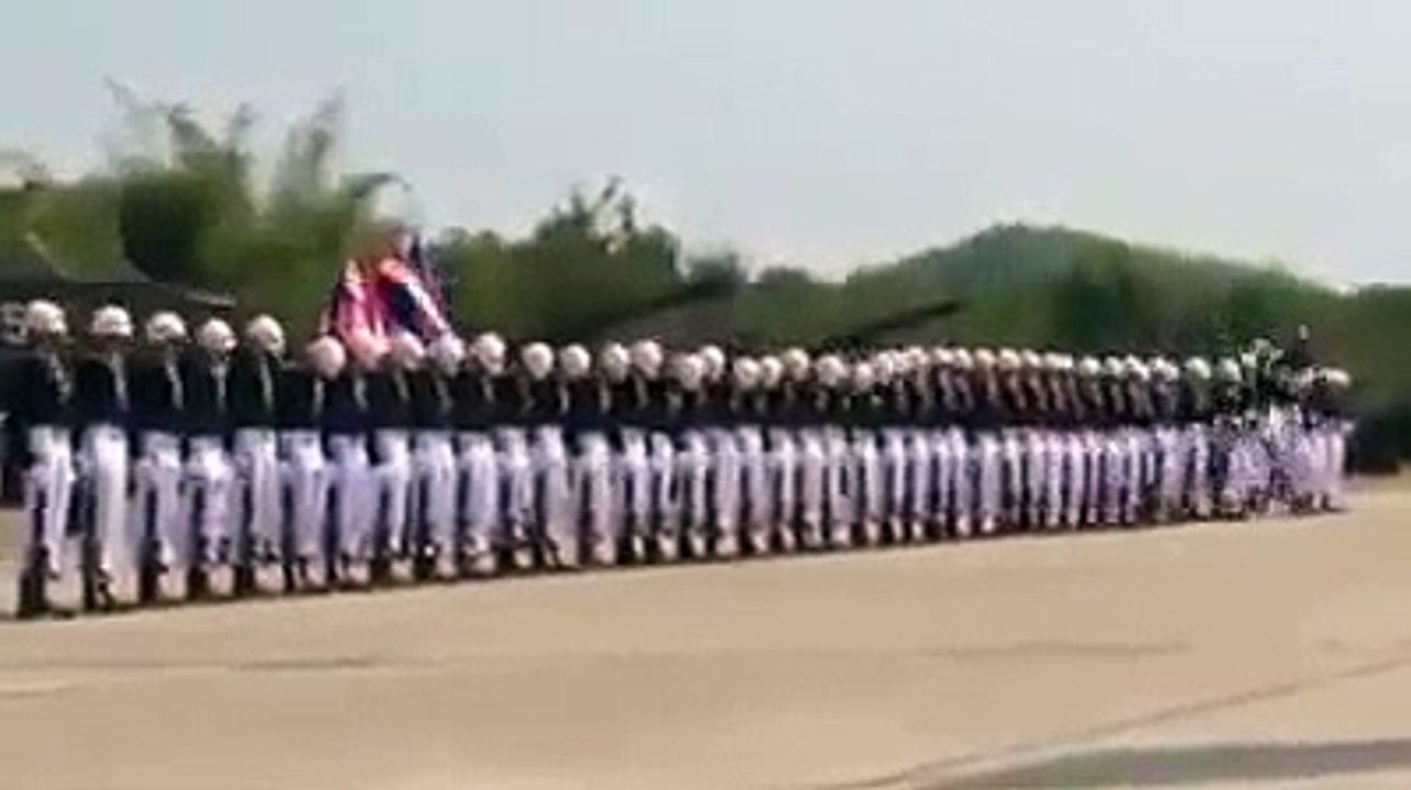 Askerlerin Müthiş Gösterisi