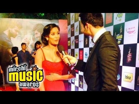 HOT Poonam Pandey @ Mirchi Music Awards 2015