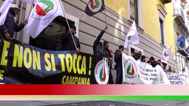 Napoli - Lettieri e De Magistris finti nemici , protesta del Movimento Idea Sociale (26.02.15)
