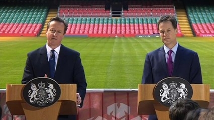 Скачать видео: David Cameron applauds MI5 over Jihadi John