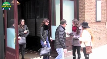 'Fifty Shades of Grey' star Dakota Johnson makes a couple of fans happy by signing autographs