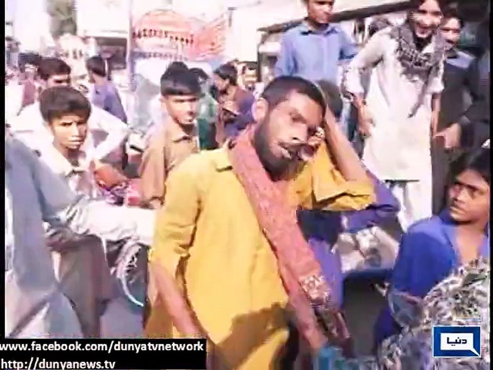 Women Badly Beats Phone Snatcher With Batons