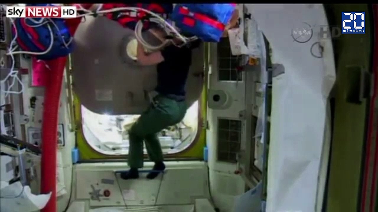 ISS: Le casque d'un astronaute prend l'eau dans l'espace