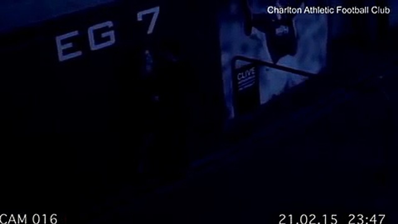 Le HOAX de Charlton Athletic avec un couple coquin