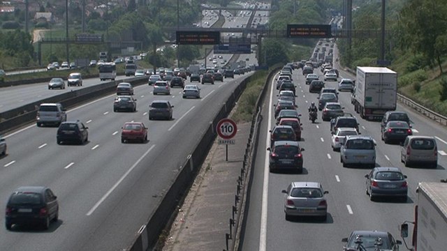 Paris: des voies d'autoroutes bientôt réservées aux bus et taxis