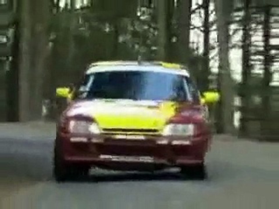 Un spectateur de rally chanceux