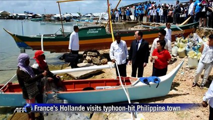 France's Hollande visits typhoon-hit Philippine town