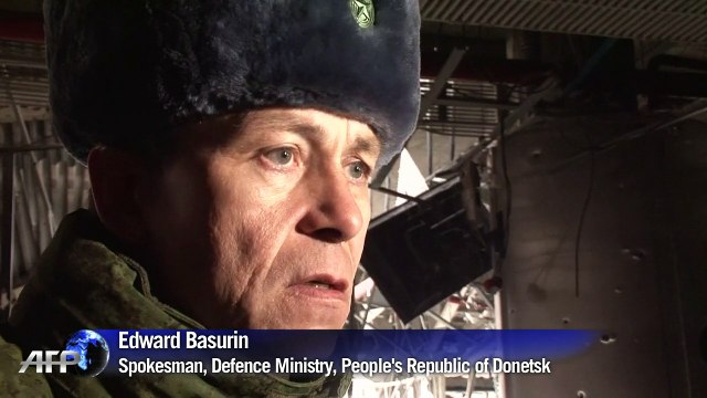 Ukrainian POWs search for bodies in rubble of Donetsk airport