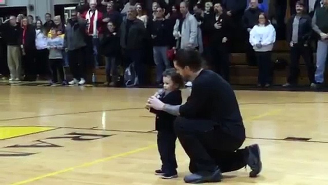 NFL player's 2-year-old son belts out national anthem