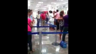 Pelea de Mujeres en un banco - sanababich 2015