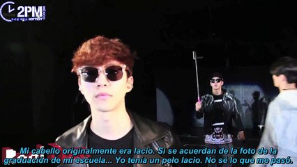 [Real 2PM Sub Esp] Jugando con el bastón para selfies en Hong Kong