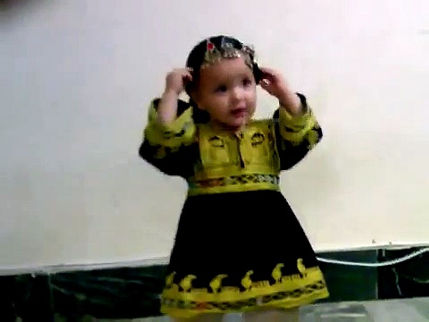 Cute baby dancing to pashto music Pakistani Funny Clips 2017 funny videos | funny clips | funny vide