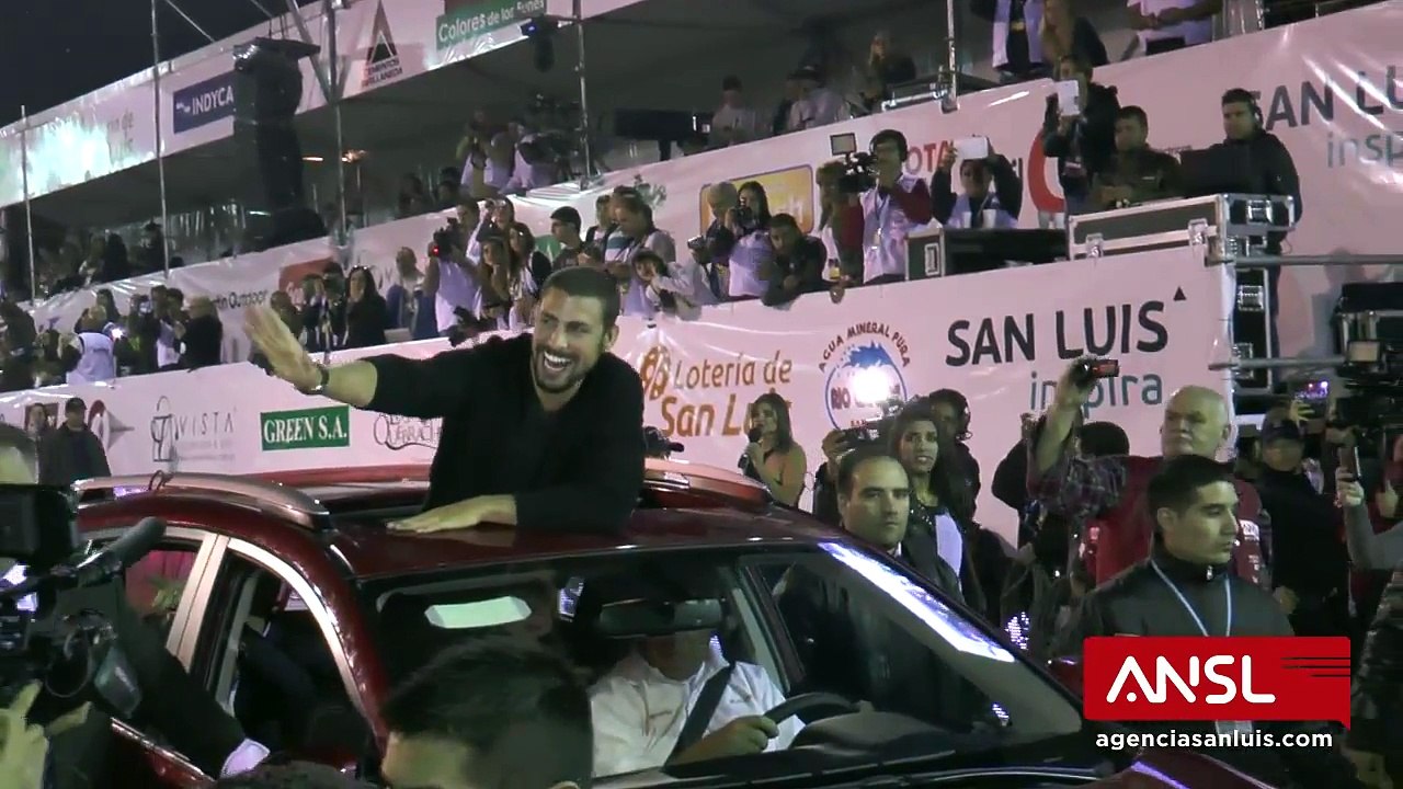 Llegada_de_Cauá_Reymond_al_Sambódromo_camara_1_hd720