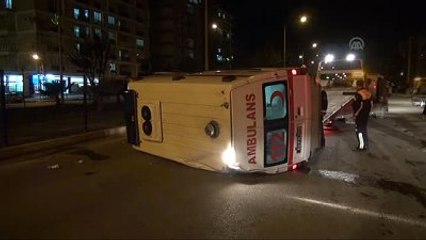 Ambulansla Otomobil Çarpıştı: 7 Yaralı