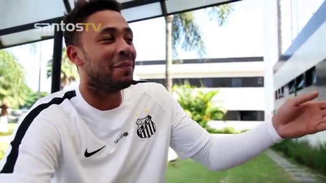 Jogadores do Santos entram na polêmica da cor do vestido e se divertem