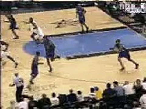 allen iverson dunks on vince carter