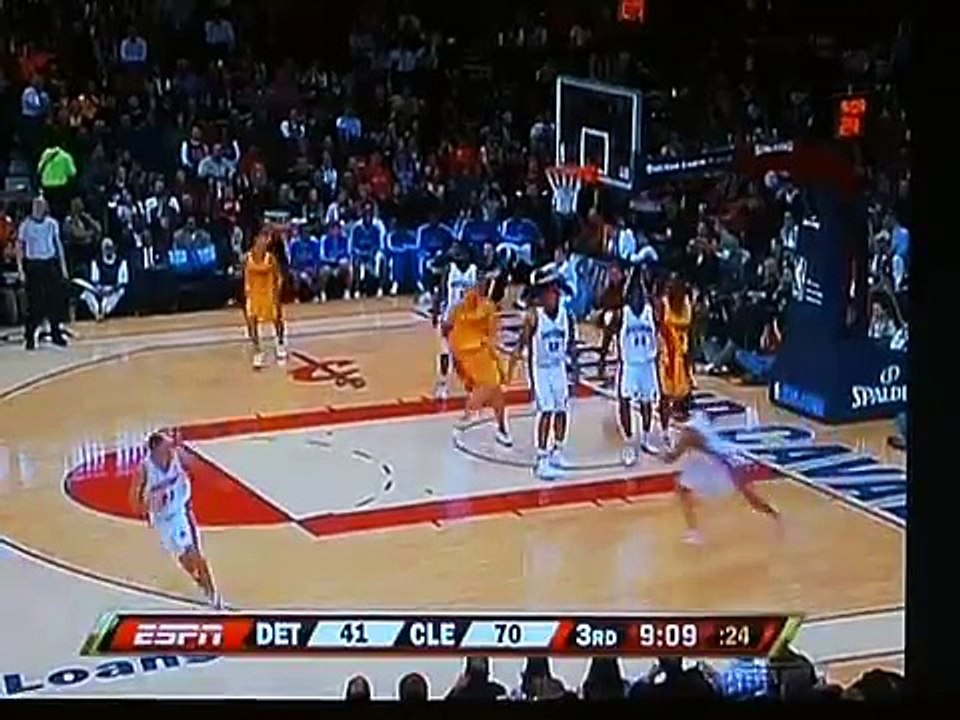 Lebron James blocks Allen Iverson