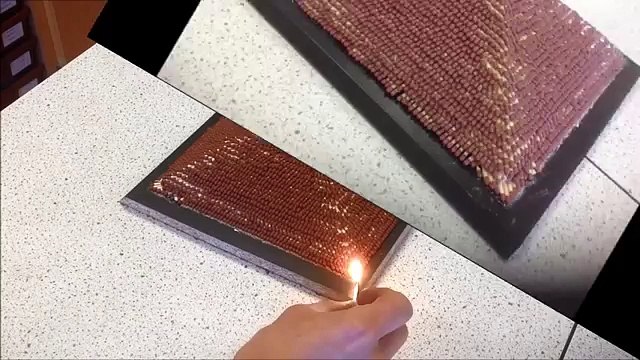 Quand une pyramide d'allumettes prend feu, ça donne ça !
