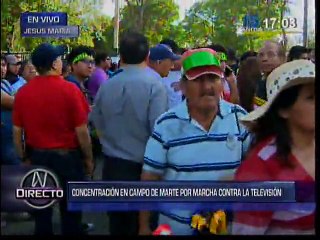 Televisión basura: Manifestantes llegaron a Campo de Marte