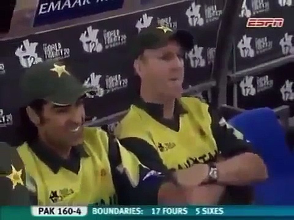 Misbah big hit for 111m sixer in world t20 2007 - (Amazing Cricket Videos)