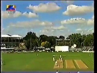 Shahid Afridi SIX Break Traffic Light on Road Out of Ground Amazing Shot!