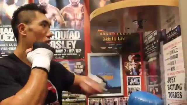 Un boxeur chinois de 2m13 surpuissant surnommé La grande muraille... Impressionnant!