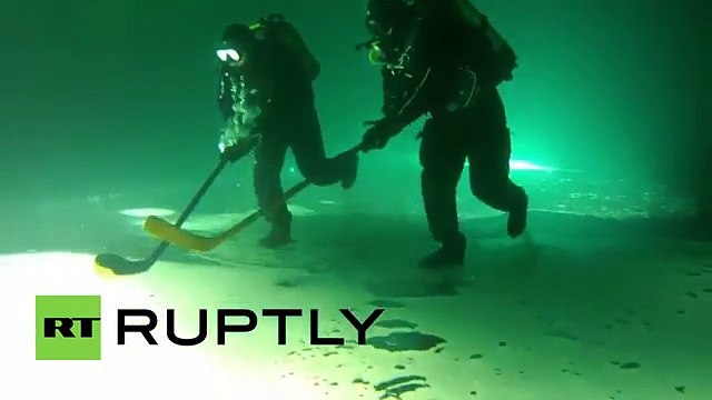 Suyun Altında Buz Hokeyi Oynayan Çılgın Ruslar