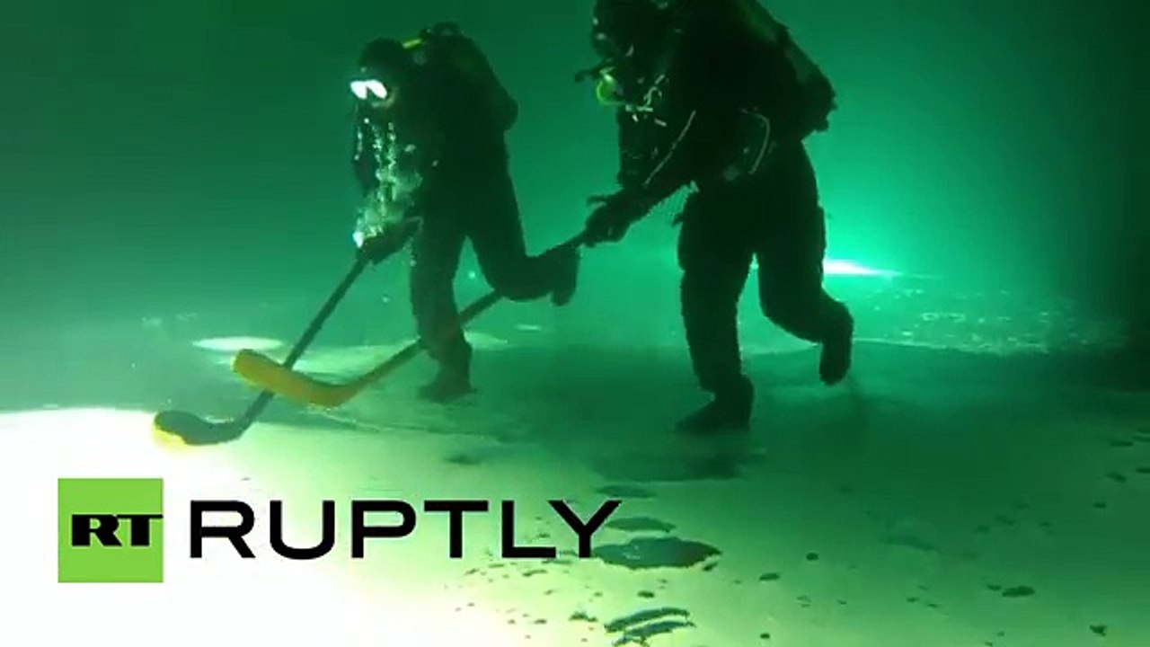 Suyun Altında Buz Hokeyi Oynayan Çılgın Ruslar