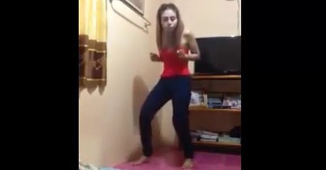 Kafası Yeni Geldi Dansı Yapan Kız!
