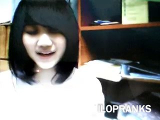 Beautiful Chinese girl Sings in the video ghat (ilopranks)