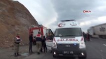 Elazığ - Tır'la Çarpışan Otomobilde İnfaz Koruma Memuru Öldü