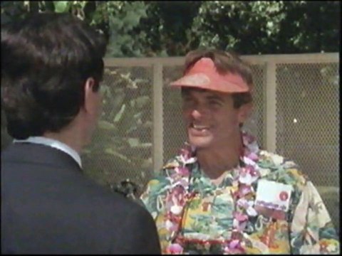 Trailer de Juerga tropical narrado por Federico Guillén, con José Luis Angulo doblando a Mark Harmon