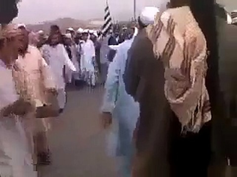 Dewbandiyon ka Amal in pr kesi Fatwa jari ki jaye ? ? hm Meelad me jhomen to Shirk,Bidat or ye jhomen to jaiz or Deen.